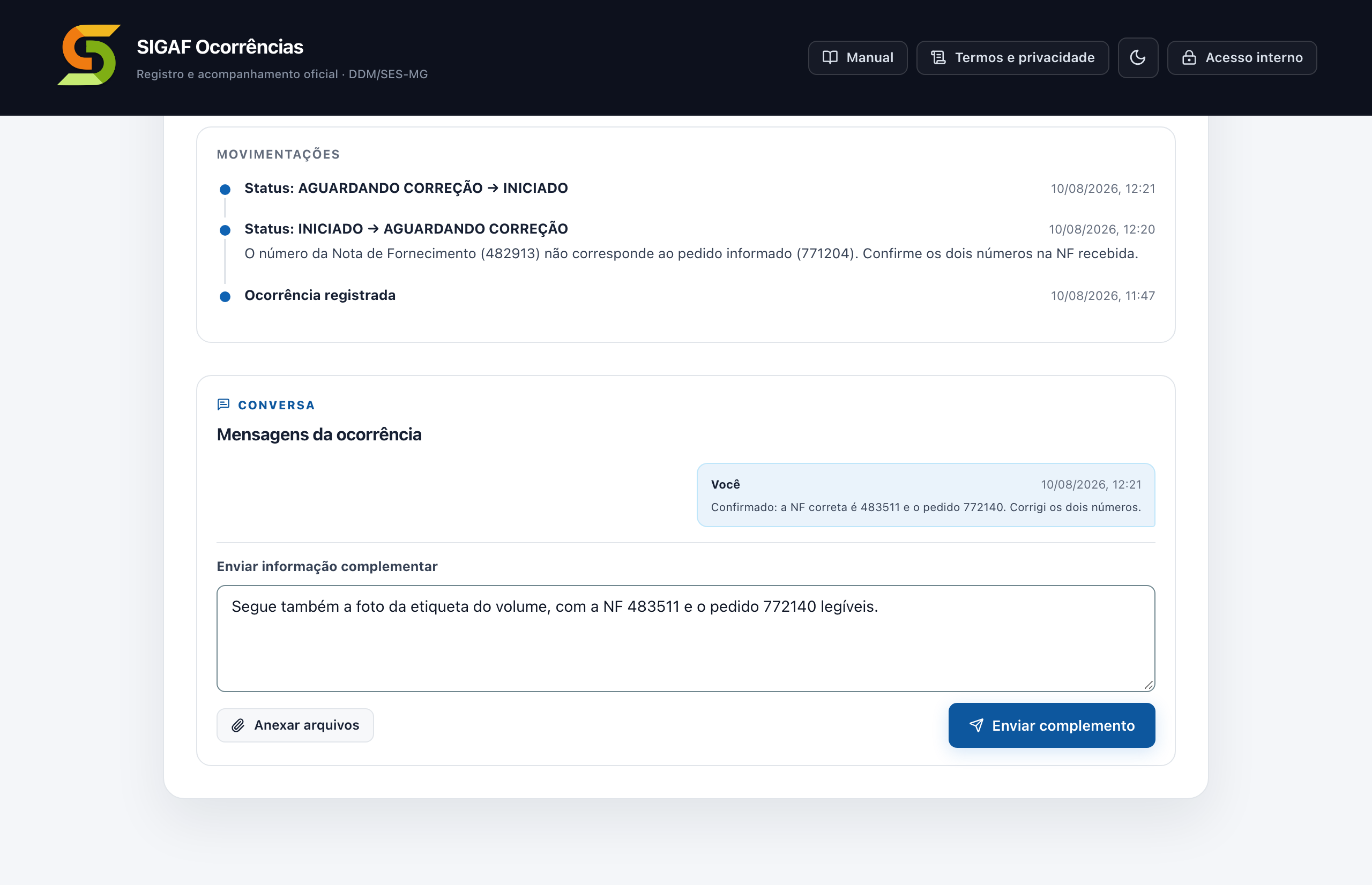 Mensagens da ocorrência com um complemento já enviado, marcado como Você, e abaixo o campo de informação complementar preenchido, com os botões Anexar arquivos e Enviar complemento